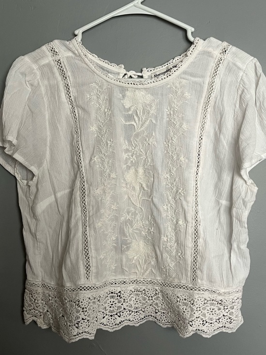 Abercrombie & Fitch Tops - Abercrombie & Fitch Women’s Cream Floral Embroidered Lace-Trim Blouse